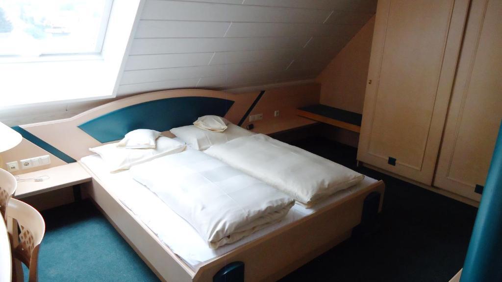 Hotel Krone Niederstotzingen Quarto foto
