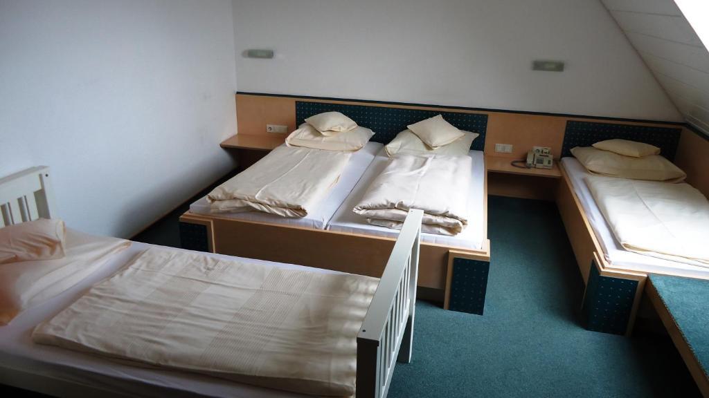 Hotel Krone Niederstotzingen Quarto foto