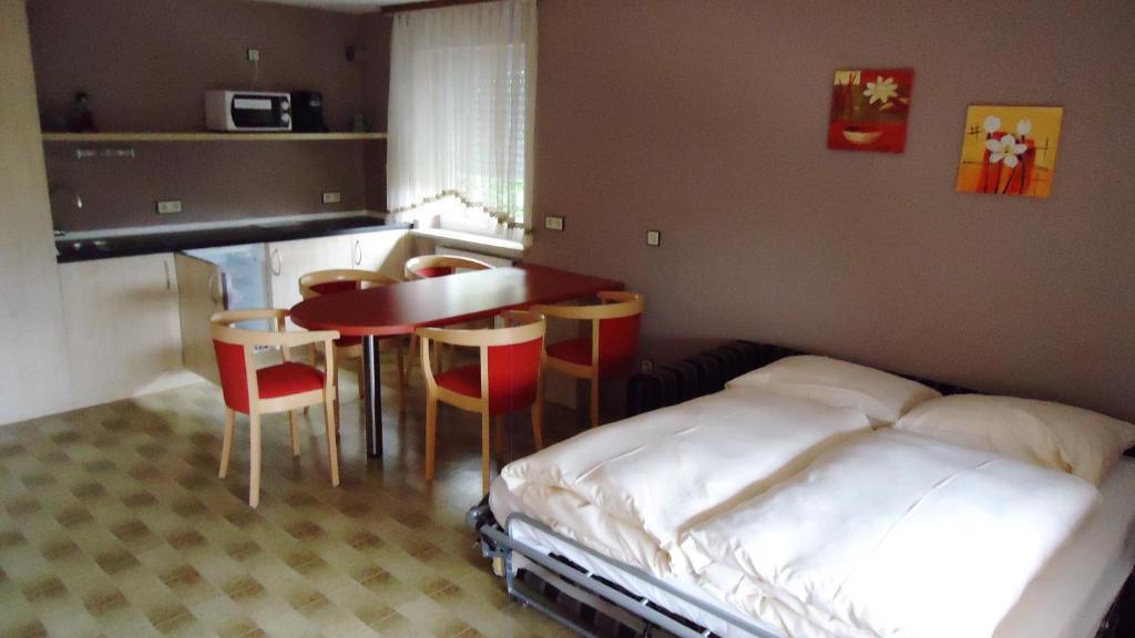 Hotel Krone Niederstotzingen Quarto foto