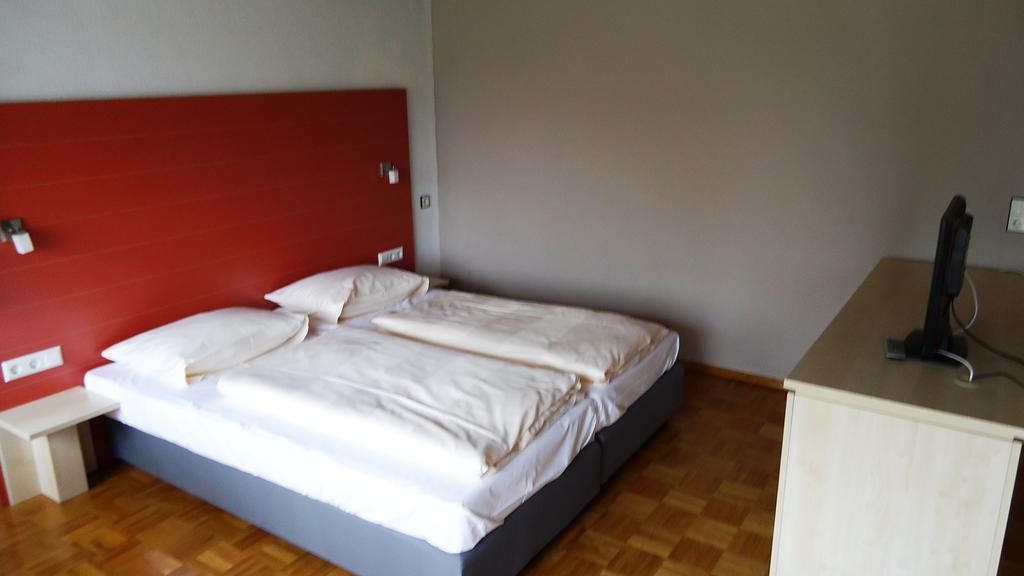 Hotel Krone Niederstotzingen Quarto foto