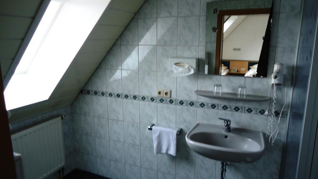 Hotel Krone Niederstotzingen Quarto foto