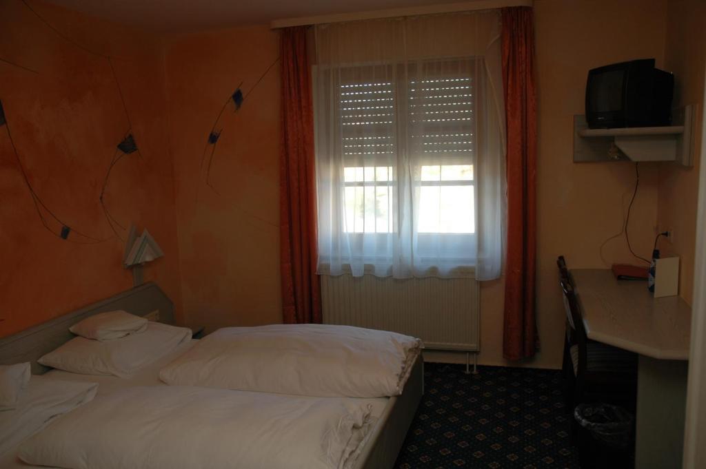 Hotel Krone Niederstotzingen Quarto foto